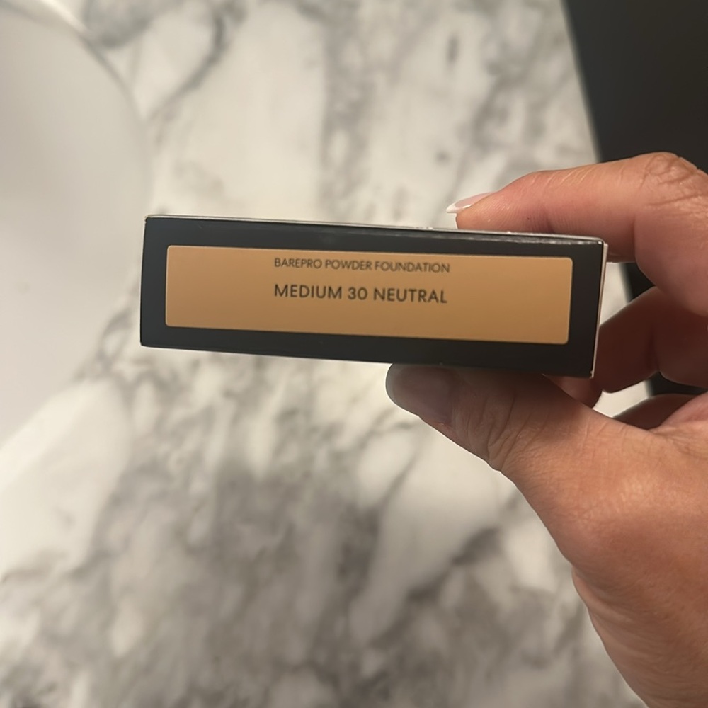 BareMineral 16 hr Barepro powder foundation NWT - Picture 3 of 3